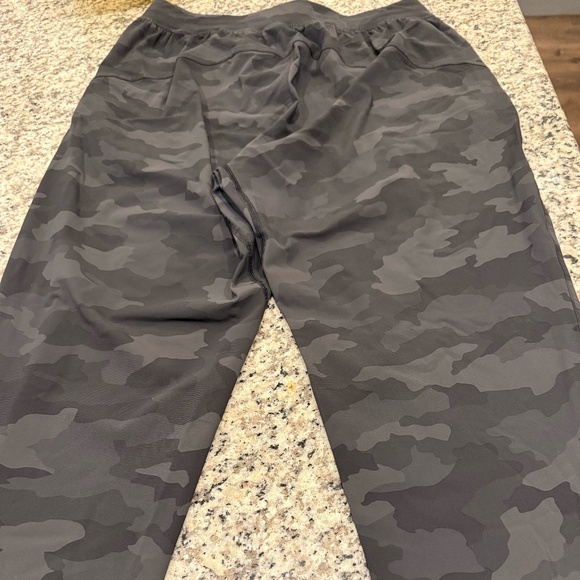 Lululemon Adapted State High Rise Jogger Full Length Black Camo - Size 8 - Picture 3 of 5
